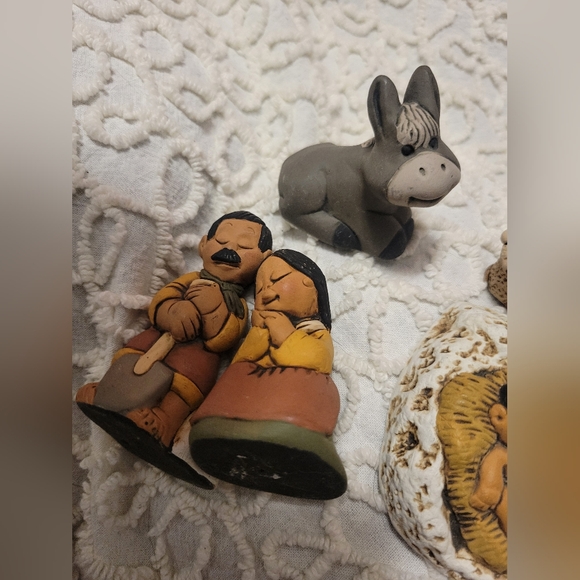 CIAP Miniature Figurines Nativity Set Lot Of 8 Sheep Cow Baby Hat - Picture 4 of 8